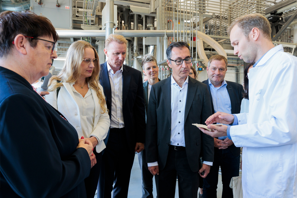 Landwirtschaftsminister Cem Özdemir besucht DIL in Quakenbrück