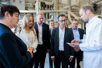 Landwirtschaftsminister Cem Özdemir besucht DIL in Quakenbrück