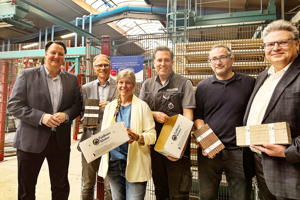 Klinkerriemchenwerk Feldhaus investierte mit Unterstützung der WIGOS in ressourcenschonende Banderolen